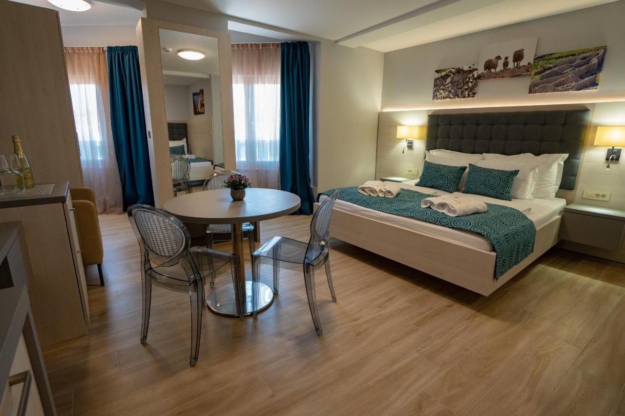 Bed&Breakfast Novalis Novalja Extérieur photo